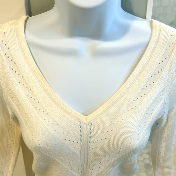 Beautiful and delicate WHBM pointelle sweater! - Picture 2 of 5